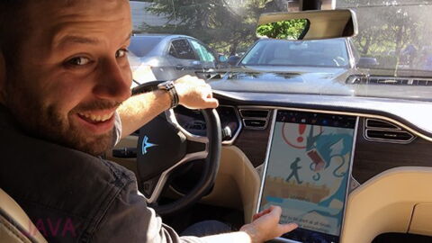 Pokémon GO: Dieser US-Amerikaner spielt Pokémon in seinem Tesla-Auto
