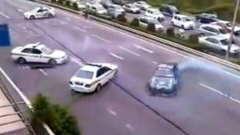 Er driftet auf der Autobahn und verspottet die Polizei