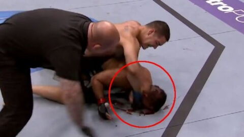 UFC: Chris Weidman gibt alles gegen Mark Muñoz, der bereits am Boden liegt