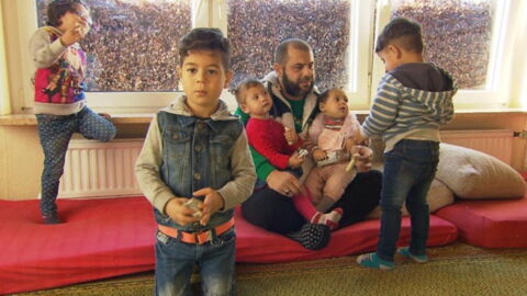 Syrischer Flüchtling mit zwei Ehefrauen: Jetzt greift ein Ex-Polizist durch