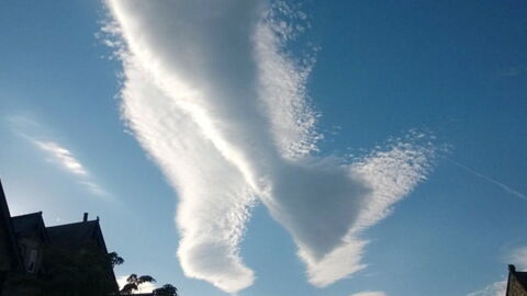 England: Seltsame Wolken am Himmel