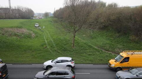Autofahrer will einen Stau umgehen: Seine Idee sorgt für viel Spott im Netz