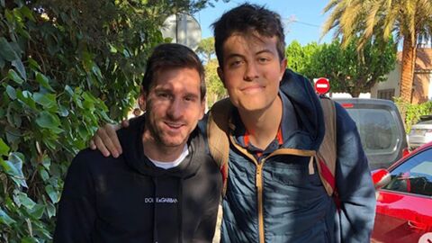Er macht ein Foto mit Messi, aber ein Detail zieht die Aufmerksamkeit der Internetuser auf sich