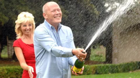 Sohn verklagt Lottogewinner