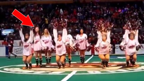 Sieh hier, wie sich diese Cheerleaderin bei einer großen Show blamiert!