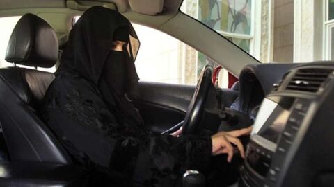 Muslima will verschleiert Auto fahren. Jetzt spricht ein deutsches Gericht ein Urteil