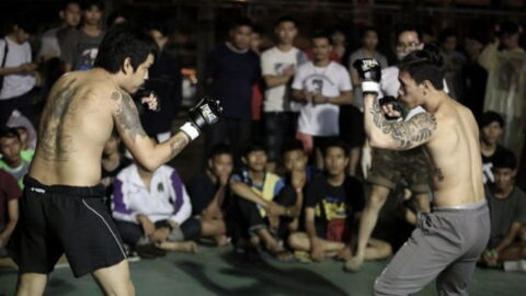 In Bangkok findet ein "Fight Club" auf einem Basketballplatz statt