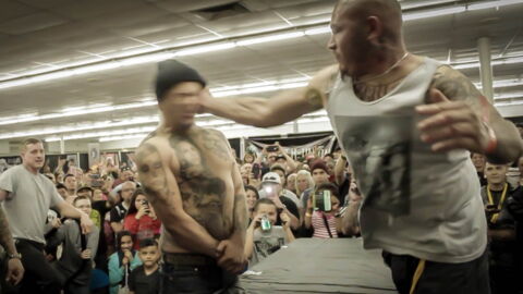 So sieht ein professioneller Ohrfeigen-Wettbewerb aus!