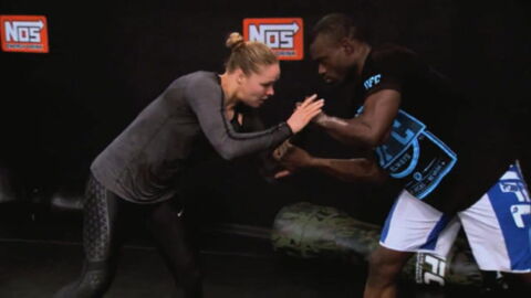 Ronda Rousey stellt den UFC- Kämpfer Uriah Hall bloß