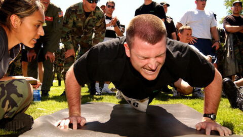 Push Up Pyramid Challenge: Der schwierigste Liegestütz-Wettbewerb der Welt