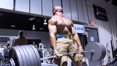 Larry Williams stemmt unglaublich schwere Gewichte