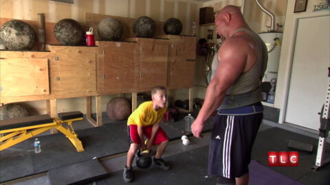 Sie sind "die stärkste Familie der Welt" - entdeckt hier ihren Alltag und ihr krasses Trainingsprogramm!