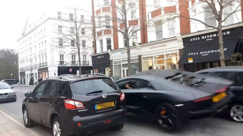 Lamborghini sorgt für Mega-Crash mitten in London