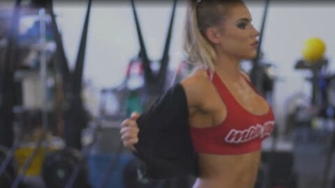 Das Training dieses jungen Fitgirls ist hypnotisierend