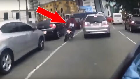 Dieser Motorradfahrer liefert sich eine wilde Verfolgungsjagd mit der Polizei