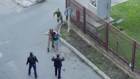 Russland: Soldat will Frau retten, doch macht einen entscheidenden Fehler