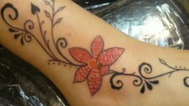 Frauen bein tattoo banknatisi: Tattoo