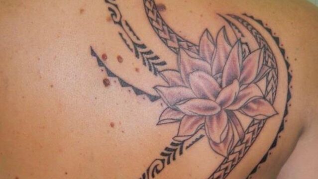 Tattoo motive rücken frau