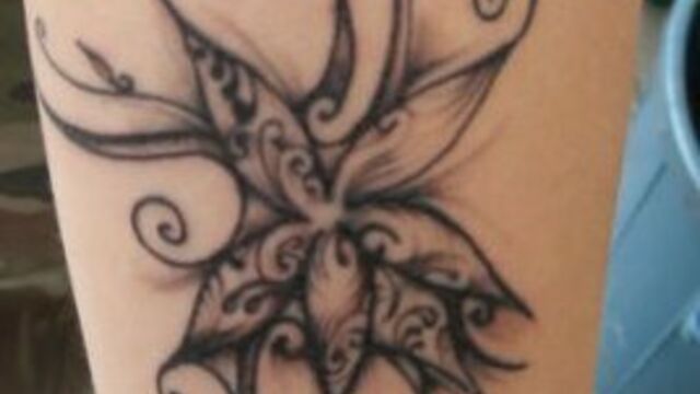 Frau unterarm tattoo schriften innenseite Tattoo Unterarm