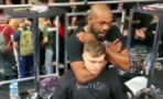 Jon Jones: Diese Bitte bereut sein Fan sehr schnell!