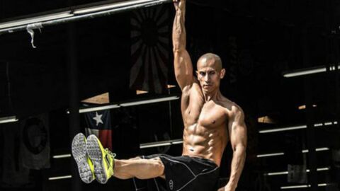 Street Workout: Frank Medranos atemberaubende Leistung an der Klimmzugstange