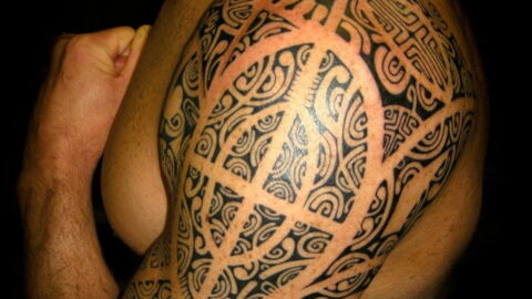 Maori Tattoos: Entdeckt die schönsten Tattoos in Tribalform