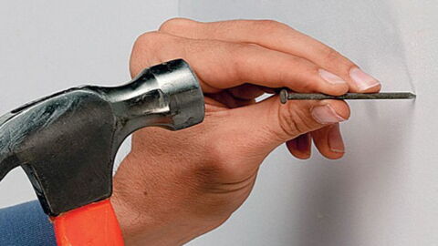 Tipps und Tricks - Episode 6: Wie schlägt man gefahrlos einen Nagel ein?