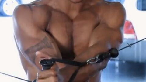 Brustmuskeltraining: Intensives Training am Kabelzug