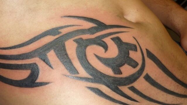 Tattoo motive mann arm
