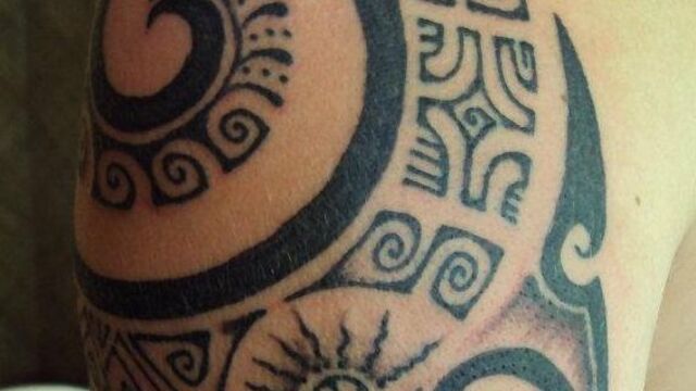 Tattoo unterarm mann kreuz