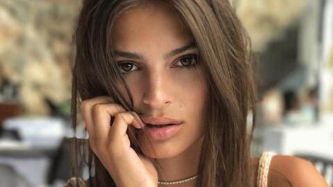 Emily Ratajkowski enthüllt einen guten Teil ihrer Oberweite auf Instagram