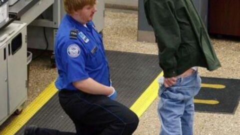 So eine Flughafenkontrolle möchte niemand erleben