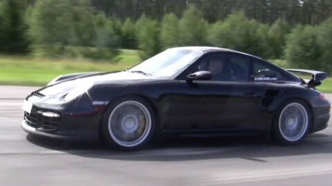 Biker provozieren den Porschefahrer: Dann schlägt der Porsche zurück!