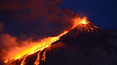 Weltgrößter Vulkan bricht aus: Hawaiis Mauna Loa stößt nach 40 Jahren