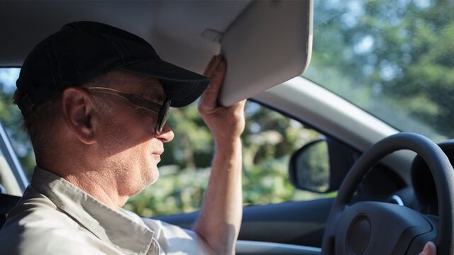 Sonnenblende im Auto bietet nicht genug Schutz: Jetzt wird sie digital!