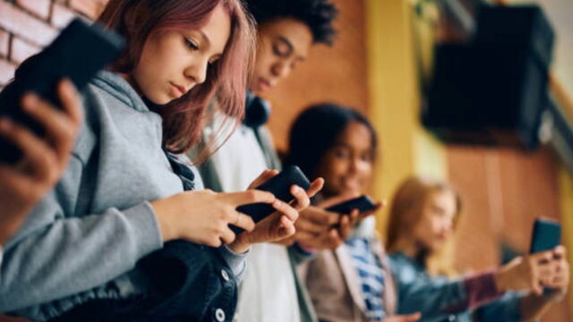 Australiens Social-Media-Verbot für Jugendliche unter 16: Vorbild oder Sackgasse?