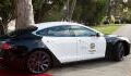 Polizei fährt Tesla, dann passiert ihr bei Verfolgungsjagd peinliche Panne