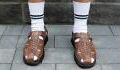 Uncool, aber gesund: Warum du unbedingt Socken in Sandalen tragen solltest
