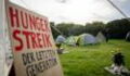 Nächste Runde beim Hungerstreik fürs Klima: Aktivist:innen vor dem Reichstagt wollen bald nichts mehr trinken