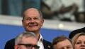 Spott für Olaf Scholz wegen Auftreten bei Fußball-EM: "Wirkt wie ein Fremdkörper"