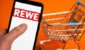 Große Änderung bei Rewe: Jetzt muss die Kundschaft selbst im Supermarkt mit anpacken