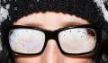 Beschlagene Brillengläser im Winter mit Maske: Das kannst du gegen die vernebelte Sicht tun!