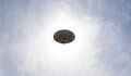Video: Fluggast filmt UFO mitten in der Luft