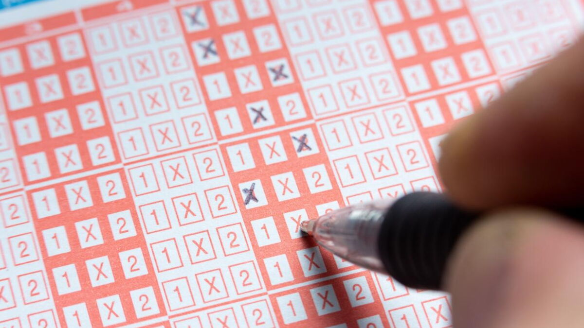 Lotto-Millionär gibt Luxusvilla auf und zieht zu seiner Mutter: So lebt ...