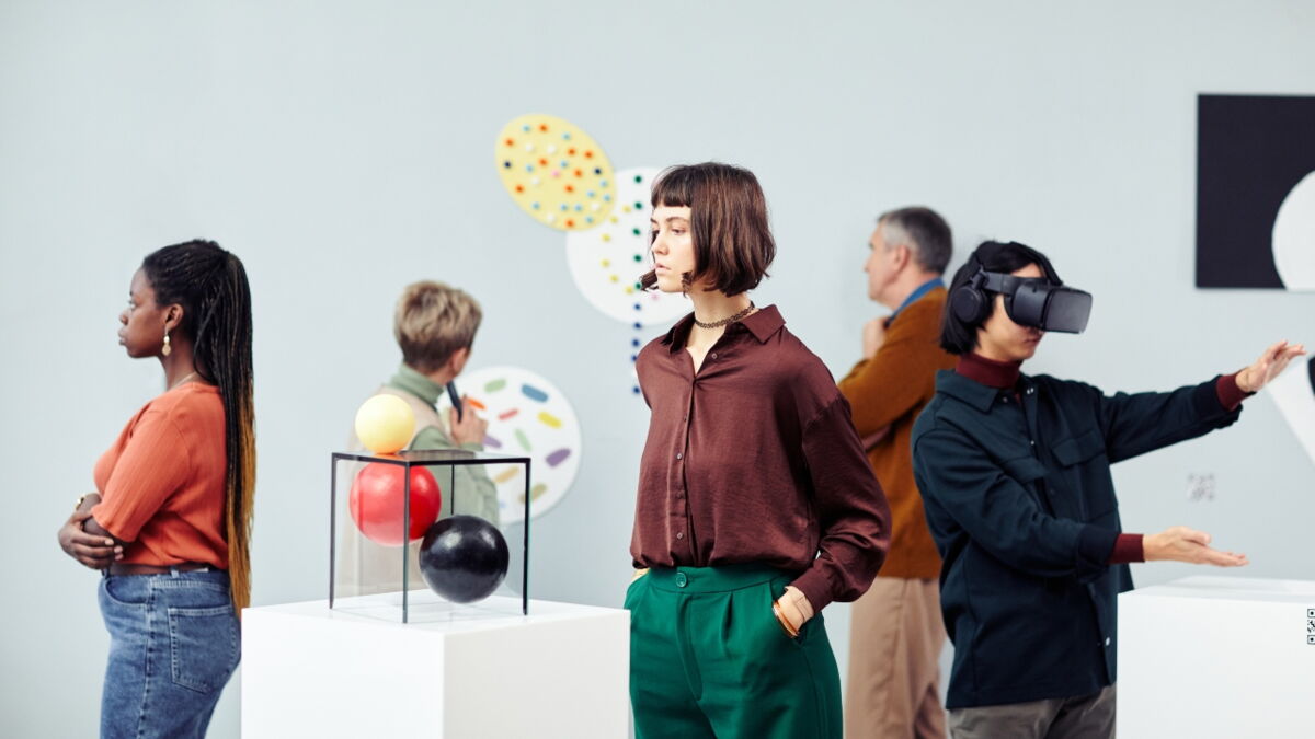 Mann isst Kunstwerk im Wert von 100.000 Euro in einer Ausstellung vor