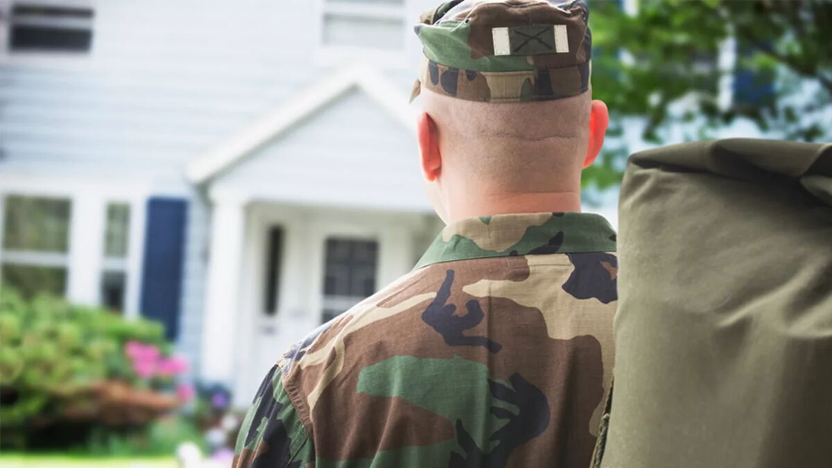 Nach 3 Jahren Auslandseinsatz: Als der Soldat zurückkehrt, ist seine