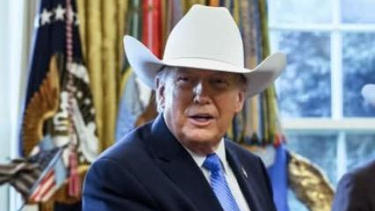 „Das macht mir Spaß“: Donald Trump bestätigt das Geheimnis hinter seinen Schuhgeschenken