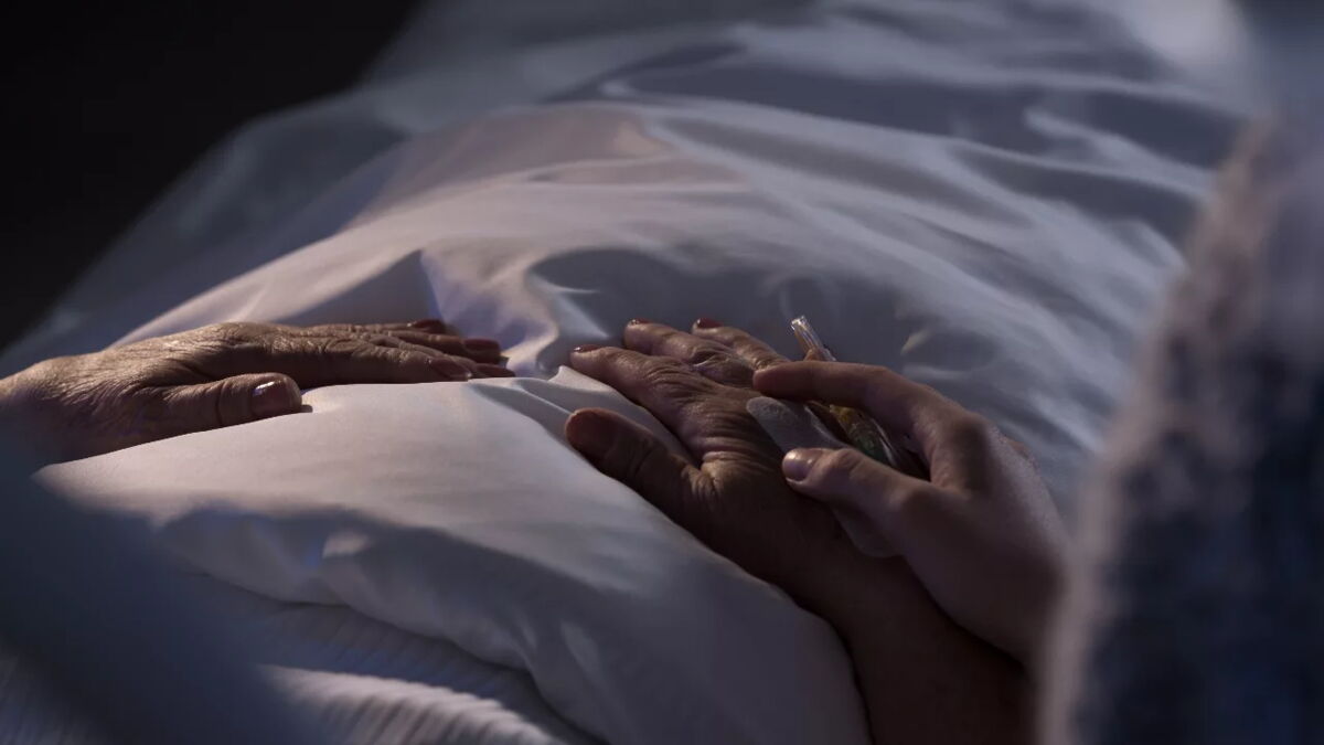 Hospizschwester verrät schlimmste Krankheit, an der man sterben kann