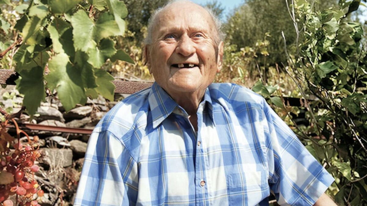Ärzte gaben ihm 9 Monate: Er pflegte seinen Weinberg noch 40 Jahre lang