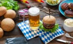 Das Oktoberfest wird vegan: Neben Eisbein gibt es jetzt auch Seitangulasch und vegane Currywurst